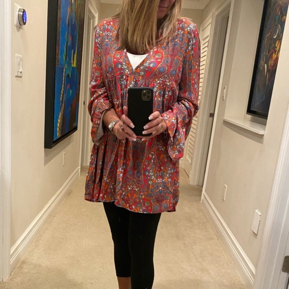 FREE PEOPLE - Flowy Top -New - Small